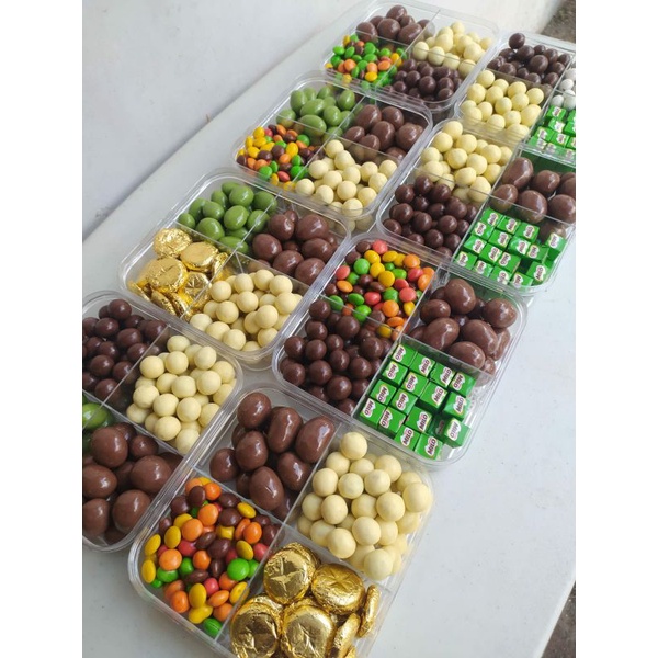 

Coklat Butir Toples Sekat 4 C