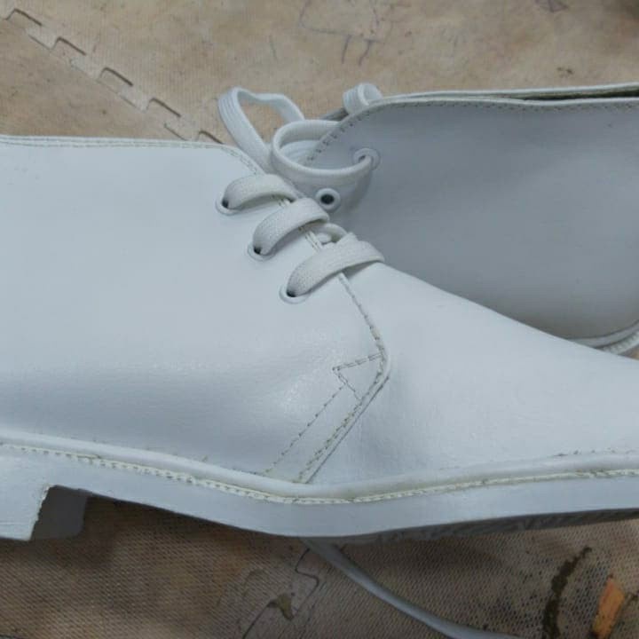 Sepatu pria PDH tali warna putih