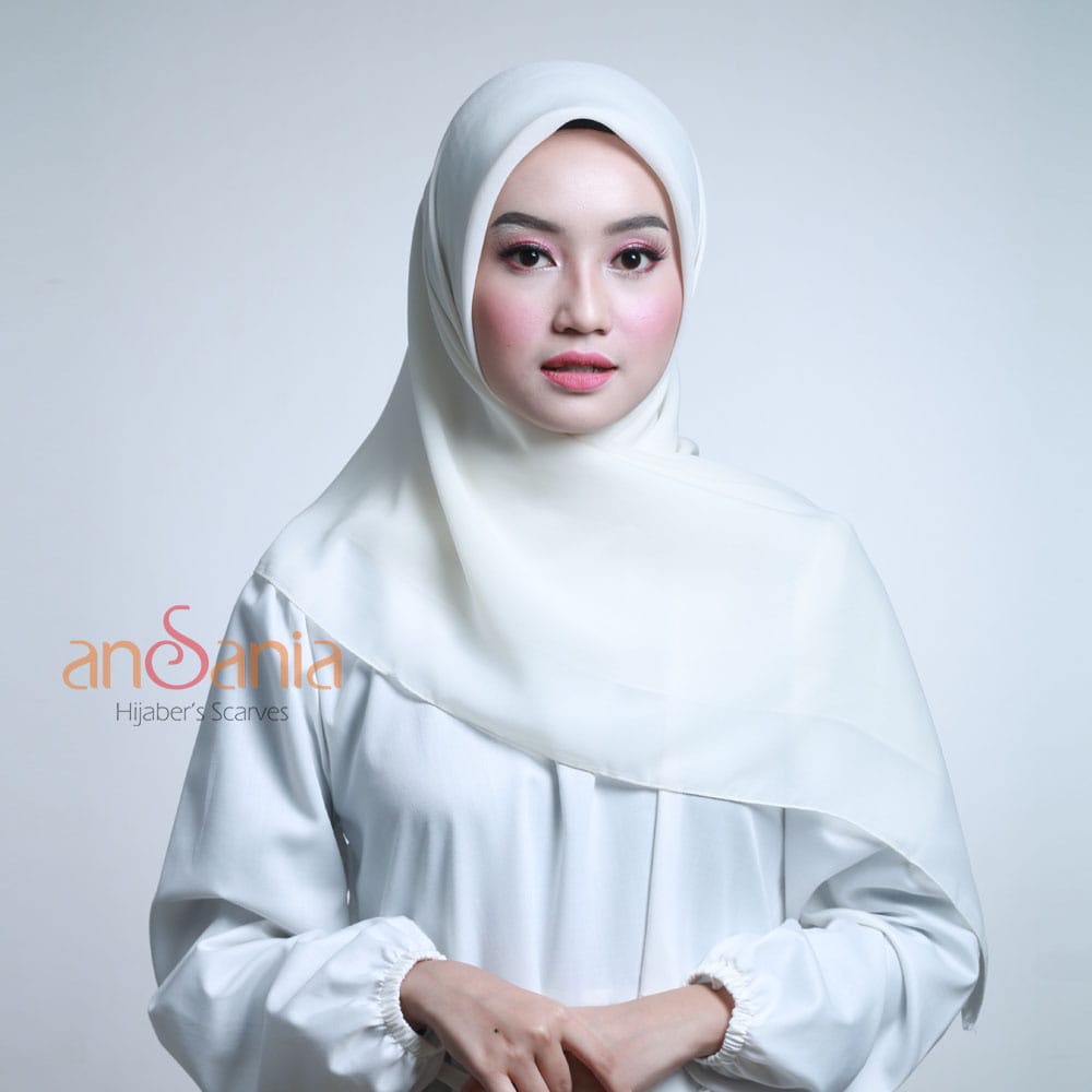 Jilbab Bella Square Hijab Segi Empat - Kerudung Segi Empat Polos Warna Cream – Jilbab Pollycotton