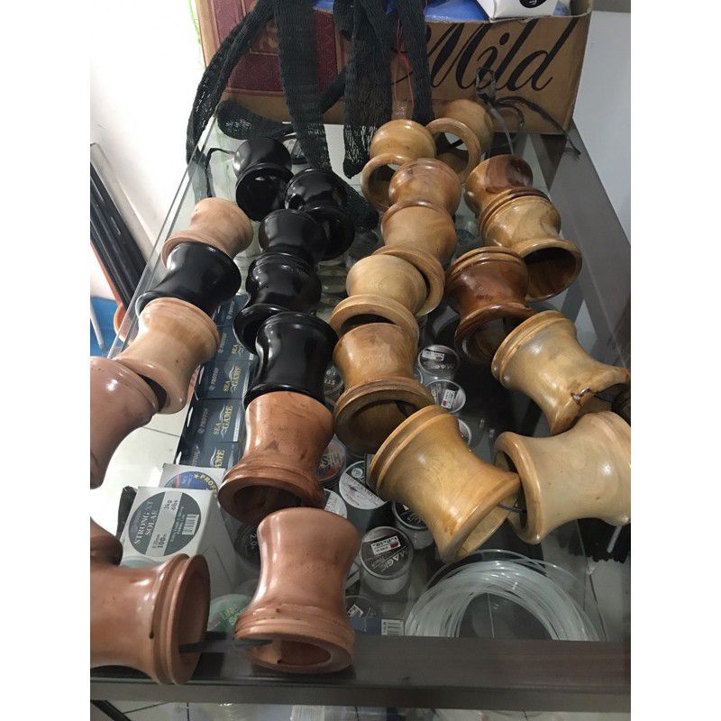 Kolosan atau tempat gulungan senar Kayu jati dan Plasti