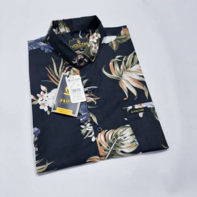 Kemeja Surfing motif pantai Volcom hitam biru merah putih
