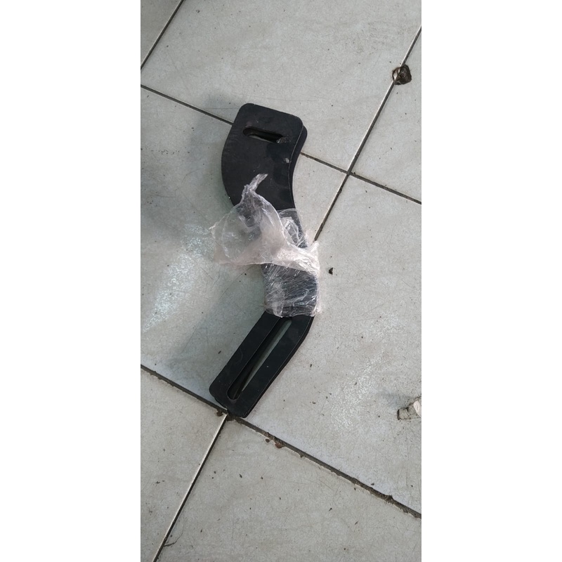 BRACKET TANDUK DEPAN INNOVA LAMA