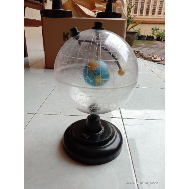 

Alat Peraga Pendidikan Model Peta Bola Dunia Langit diameter 18cm