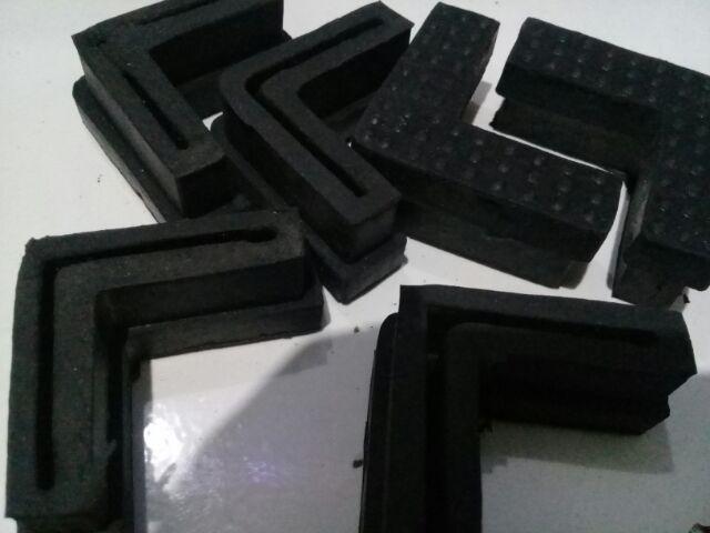 Karet Siku 4cmx4cm Meja Kursi Interior Ranjang Tempat Tidur Teknik