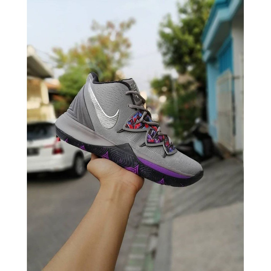 nike kyrie 5 grey