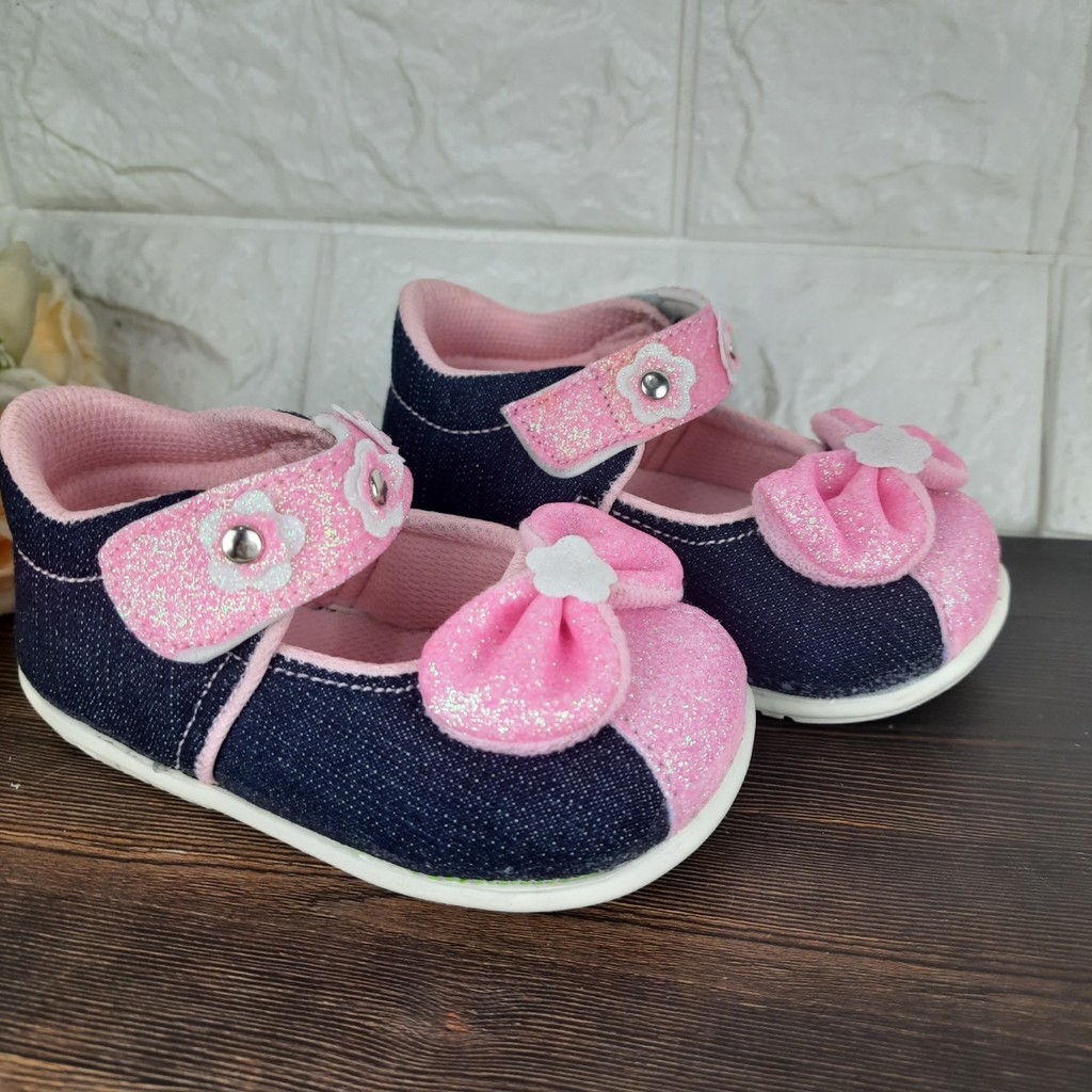 [TAMAN SEPATUKU] SEPATU TRENDY MURAH ANAK PEREMPUAN PITA USIA 1 2 3 TAHUN SOL BUNYI CIT-CIT GAX13