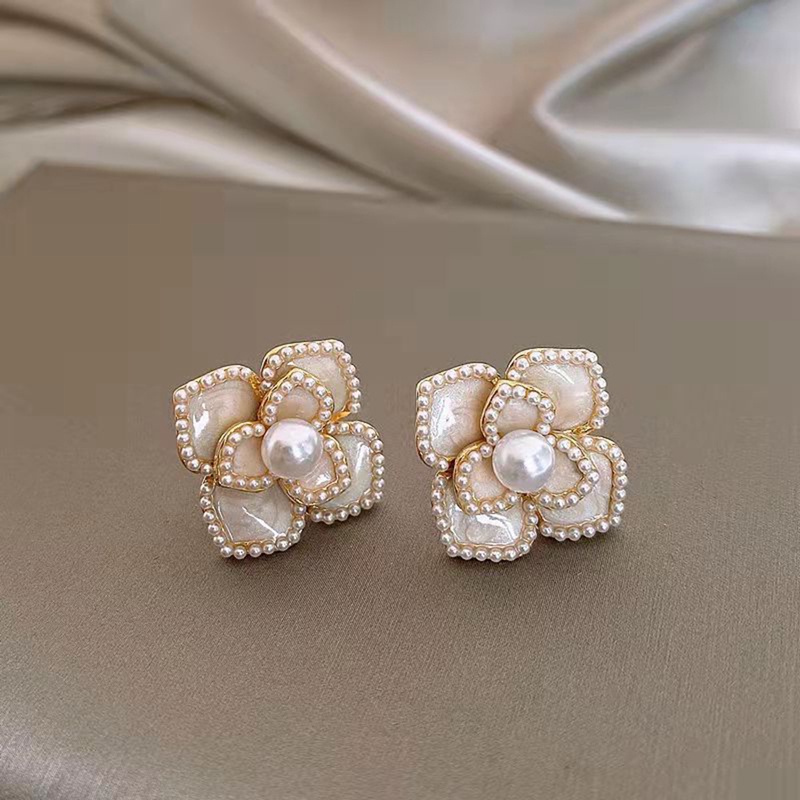 Anting Stud Desain Bunga Camellia Aksen Mutiara Berlian Imitasi Bahan S925 Silver Gaya Retro Untuk Wanita