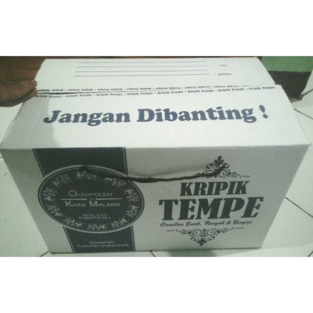 

Keripik kripik tempe 1 box kardus isi 40