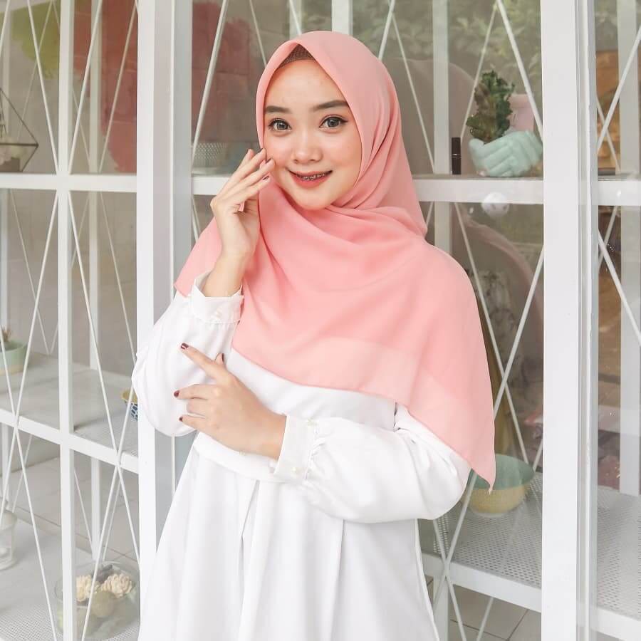 Fashion Shop HARGA TERMURAH JILBAB BELLA SQUARE SEGI EMPAT / HIJAB BELLA SQUARE TERBARU WARNA PEACH