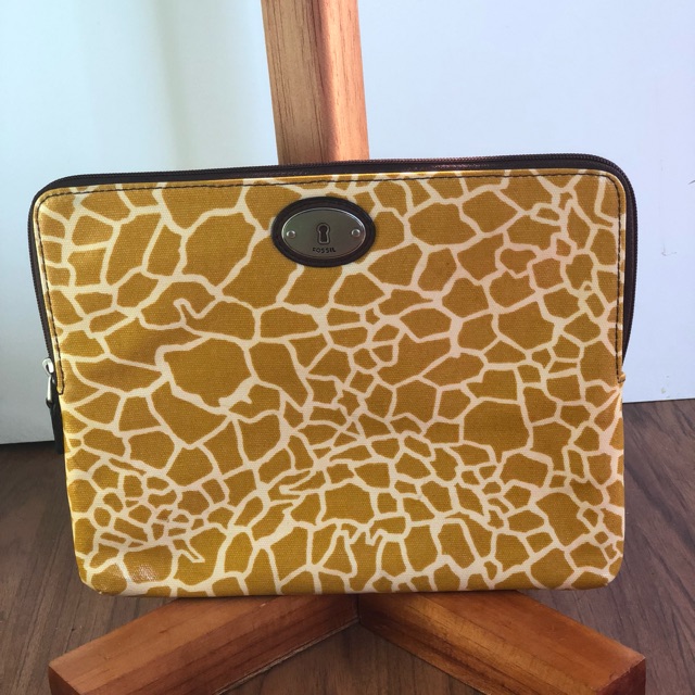 Preloved Like NEW Fossil Keyper for Ipad