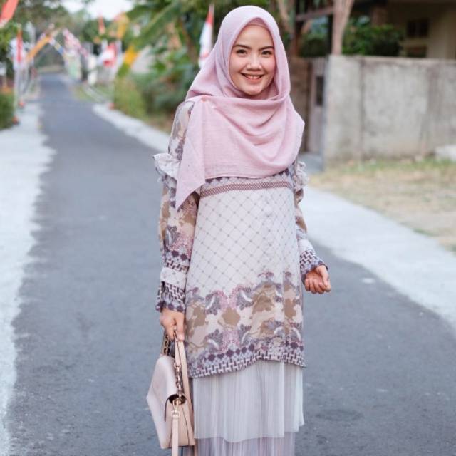 Magi top silver ria miranda