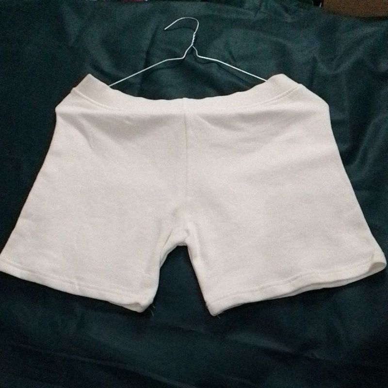 Celana pendek wanita halus nyaman dikulit