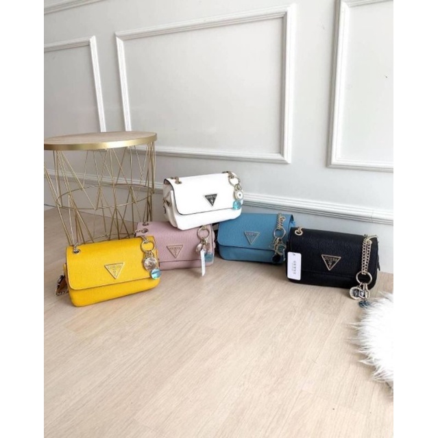 Tas Selempang Guess Narita