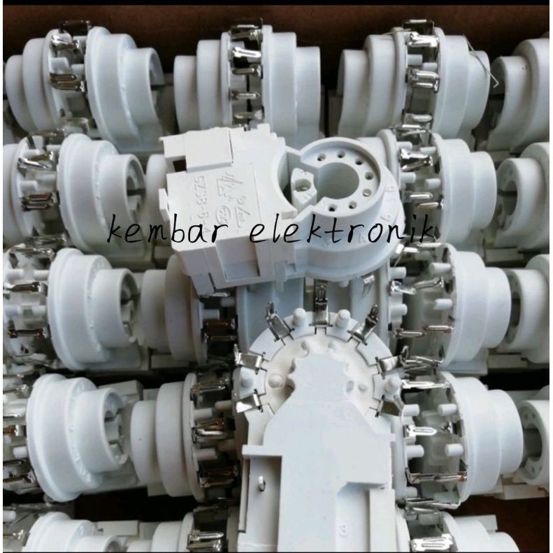 SOCKET CRT 7 PIN CAKAR 864