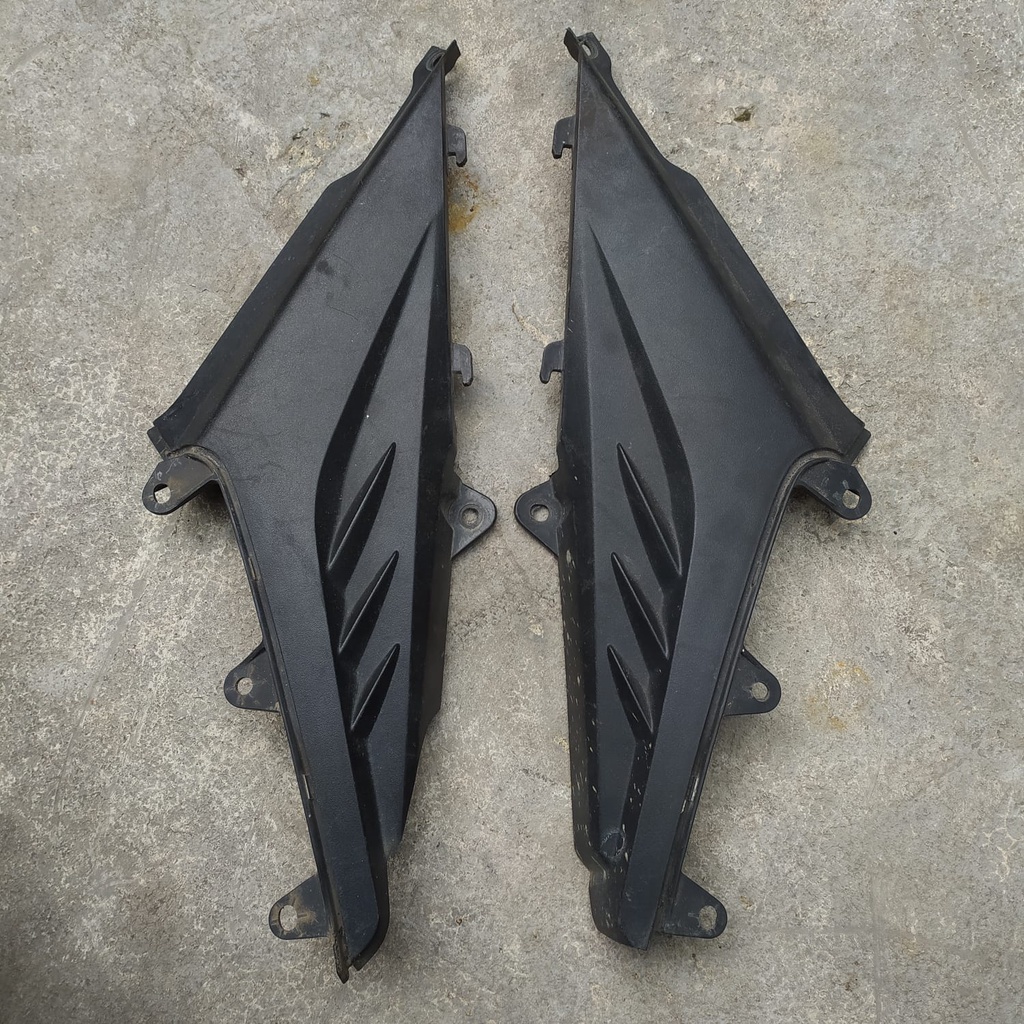 cover sambungan tutup aki box aki honda megapro new monoshock original copotan