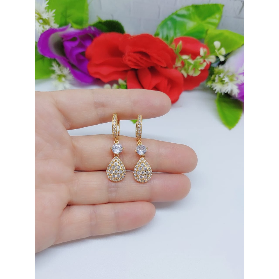 Anting Xuping Permata Lapis Emas Bulat Lonjong