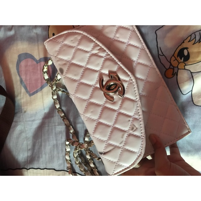 Sling bag chanel white