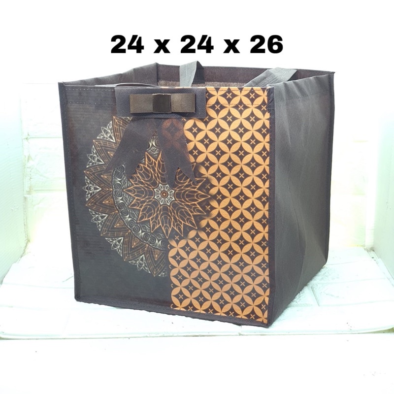 

Goodie bag tas souvenir 24 x 24 x 26 motif batik kawung