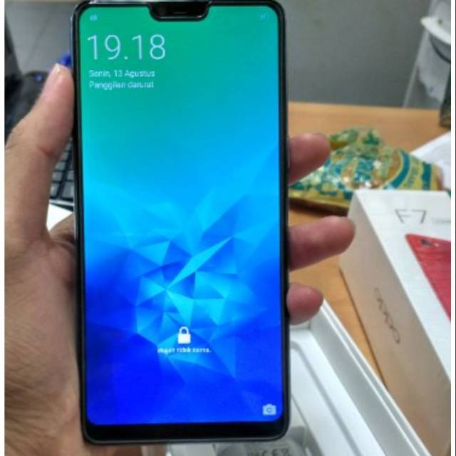 Oppo f7 ram 4/64 second . Face unlock