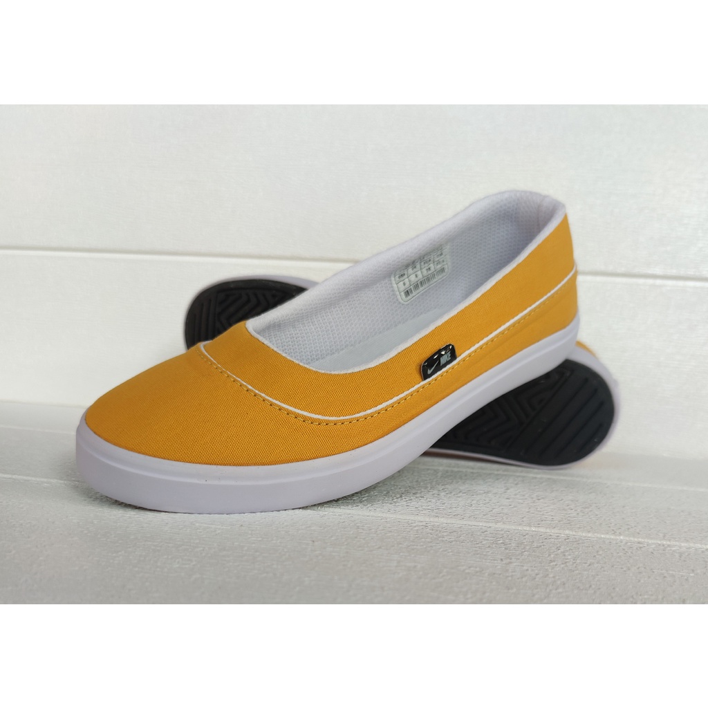 SEPATU WANITA SLIP ON TERBARU 05 KUNING PUTIH.SEPATU FLAT.SEPATU SLIP ON WANITA.SEPATU KERJA