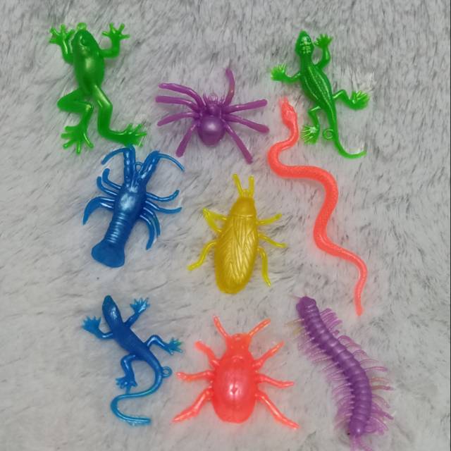 Mainan binatang karet