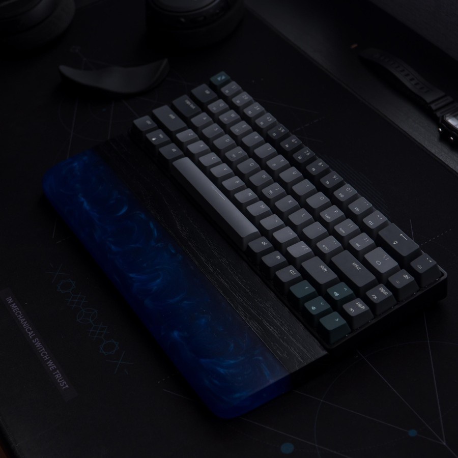 Noir Resin Wrist Pad