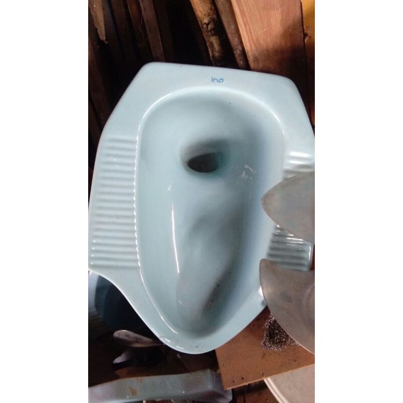 Closet Jongkok keramik merk Ina