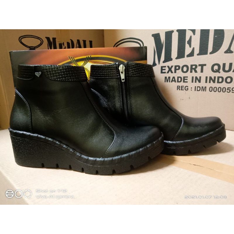 SEPATU KULIT WANITA SEPATU WEDGES  SEPATU KULIT  PDH WANITA BOOTS POLWAN SEPATU WEDGES REMAJA WEDGES MURAH SEPATU MEDALI