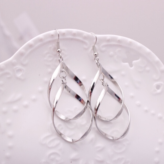 New style long versatile casual design elegant white fungus hanging earrings 210825