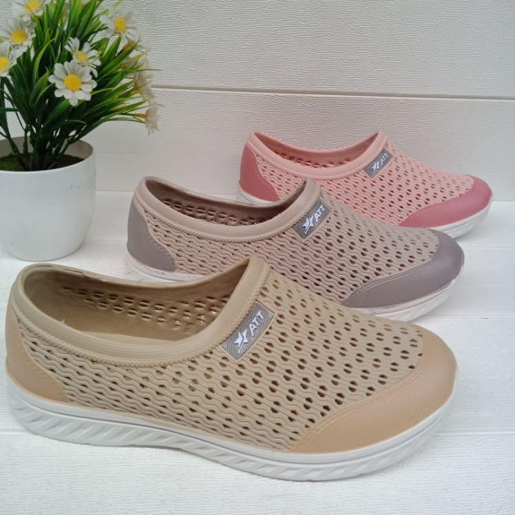 Muraaaahh.. Sepatu karet slip on wanita ATT AKL 160 NPS 160
