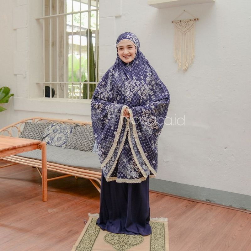 mukena dewasa traveling 2 in 1 navy biru dongker free pouch sleting depan jumbo renda cantik tali ikat bahan rayon premium