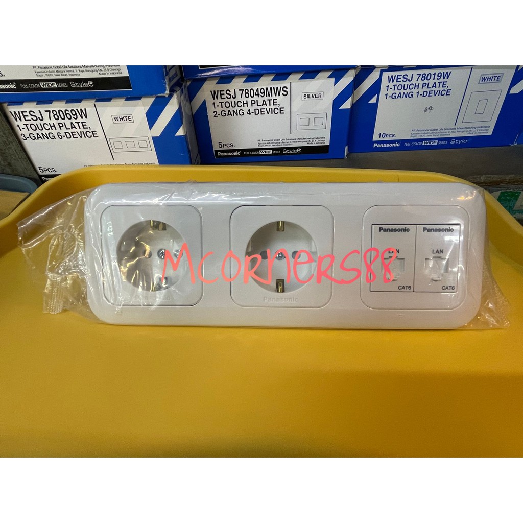 Panasonic Wide Series Stopkontak + Stopkontak + Data LAN CAT6 + Data LAN CAT6