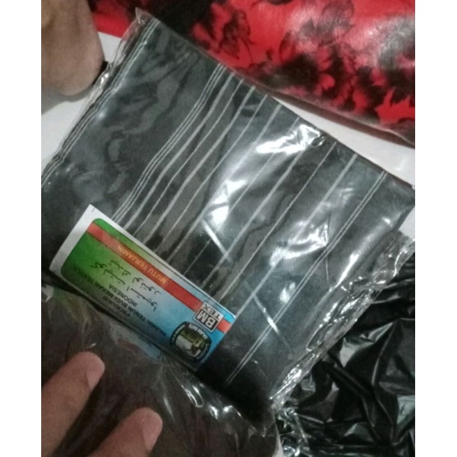 Sarung Hitam Polos Tumpal Plastik