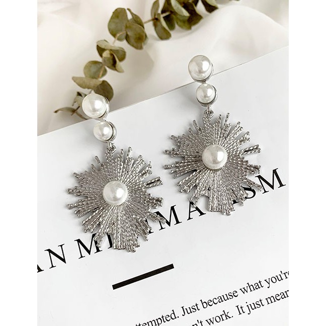 LRC Anting Tusuk Fashion Alloy Pearl Sun Earrings F74541