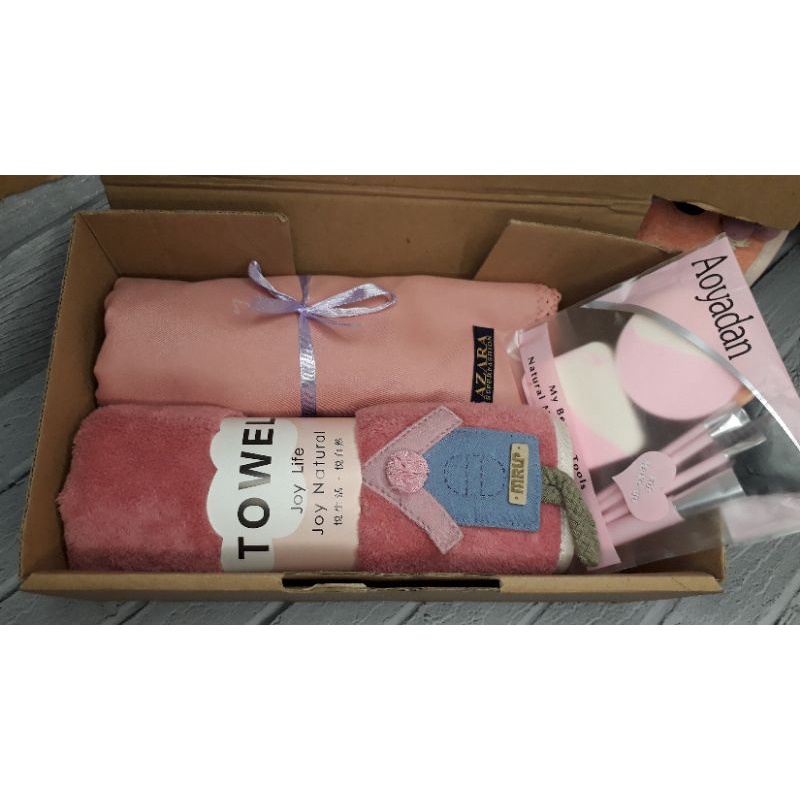 

HAMPERS HIJAB /HAMPERS GRADUATION / ULANG TAHUN /KADO HADIAH WANITA