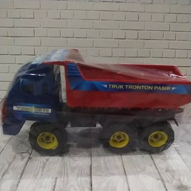 Mainan truk bak