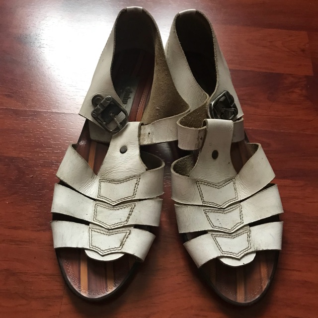 Sepatu kulit wanita vintage