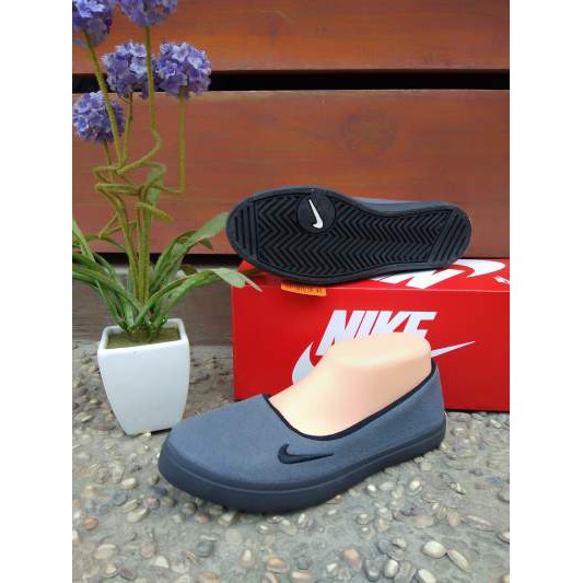 SEPATU WANITA SLIP ON 01 ABU HITAM.SEPATU SLIP ON TERBARU.SEPATU HIJABERS.SEPATU SLIP ON