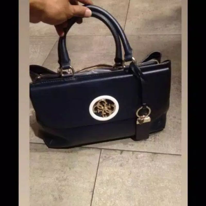 tas guess original store mall di jamin