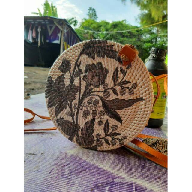 

Tas rotan lukis