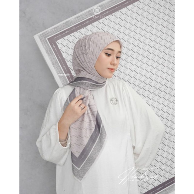 Holanda Scarf By Nadheera Luxury