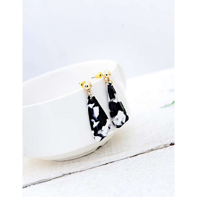 LRC Anting Tusuk Fashion Black Acrylic Earrings F47060