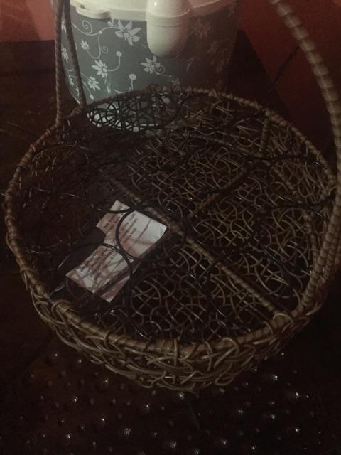 Tempat Aqua Gelas Bentuk Bulat - Tempat Aqua Rotan Sintetis 16 Cup - Tempat Air Mineral Rotan Cup 16