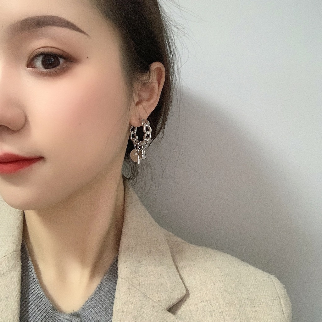 Anting Tusuk Bentuk C Warna Silver Untuk Wanita