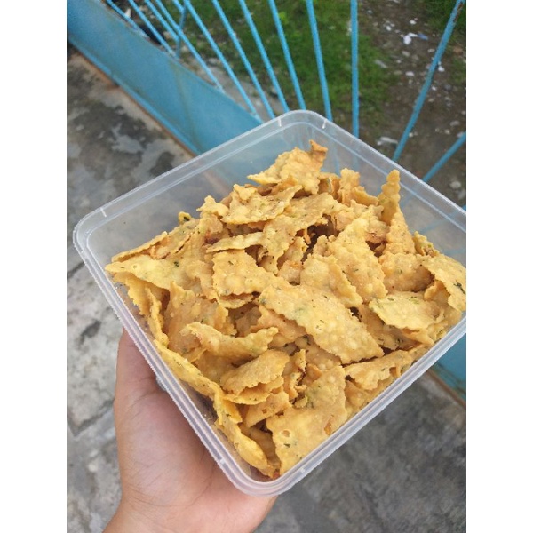 

Kue bawang (Keripik Bawang)