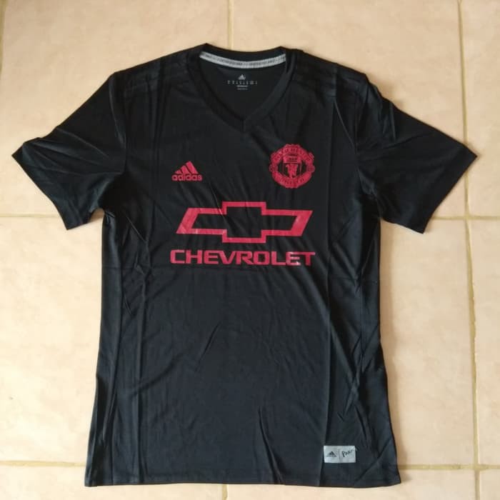 MU Parley Hitam 16/17
