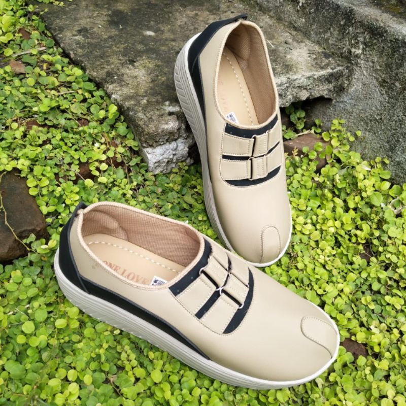 Sepatu One Love