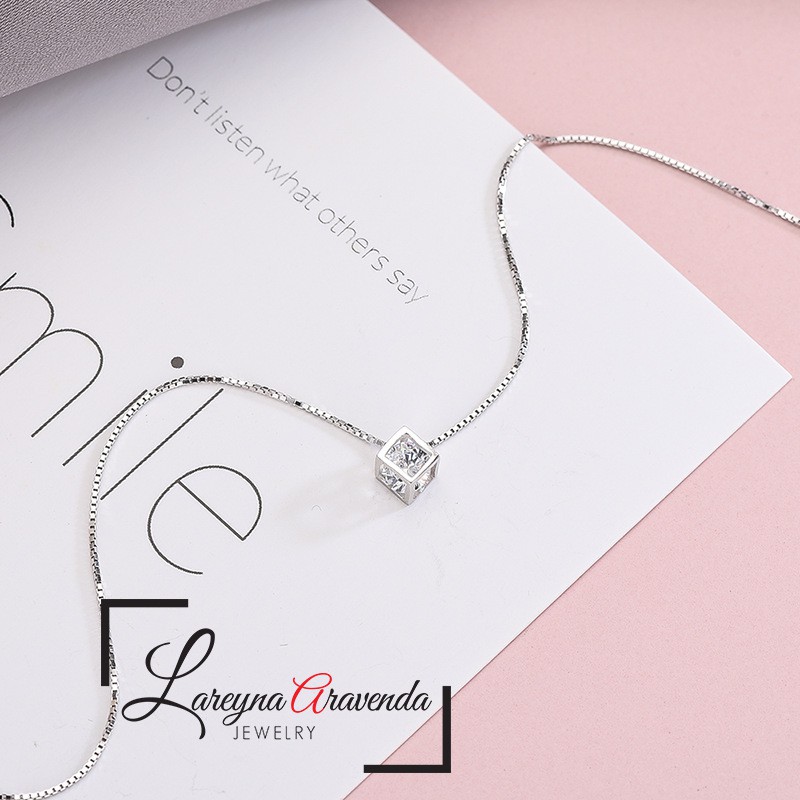 Kalung Wanita Titanium Liontin Model Dadu Kristal Crystal KL017