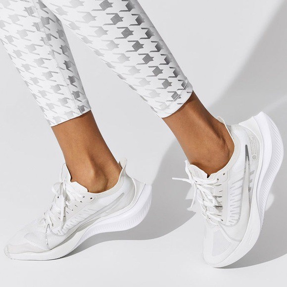 Jual NIKE ZOOM GRAVITY PURE PLATINUM 