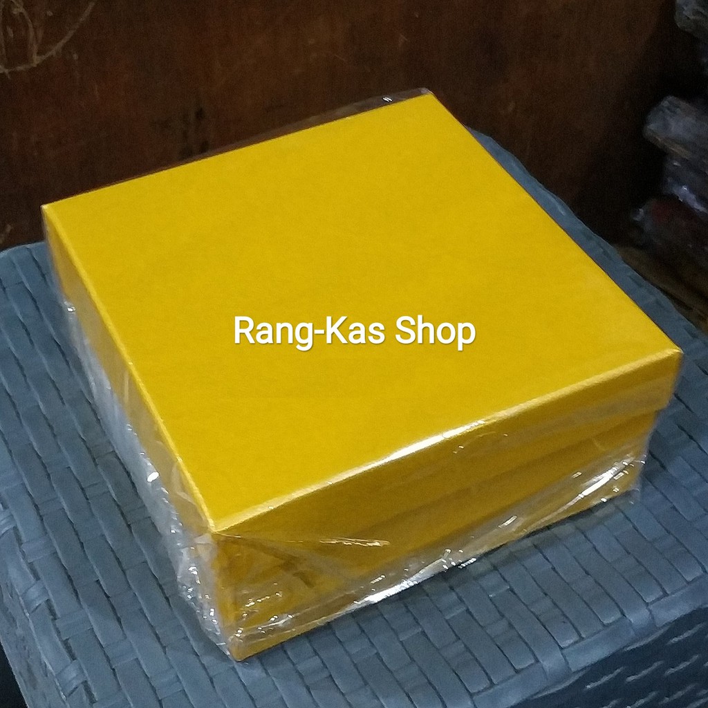 

Giftbox kotak kado 15x15x6 cm